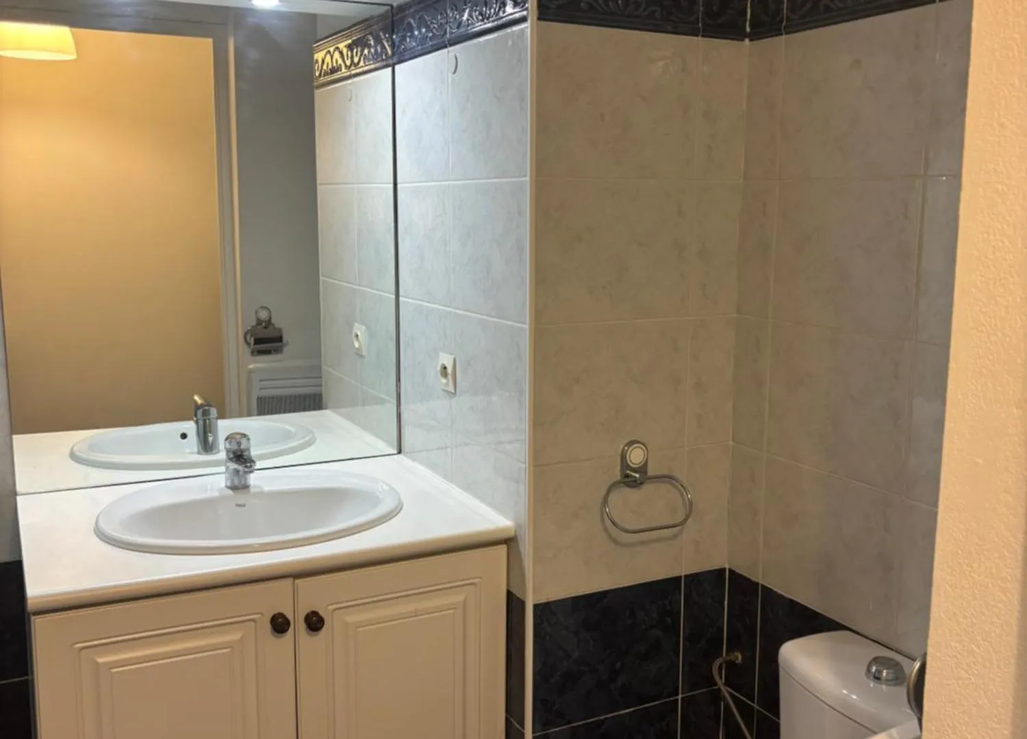 Studio Calif, Face Tram Proche Mer Niza Apartamento