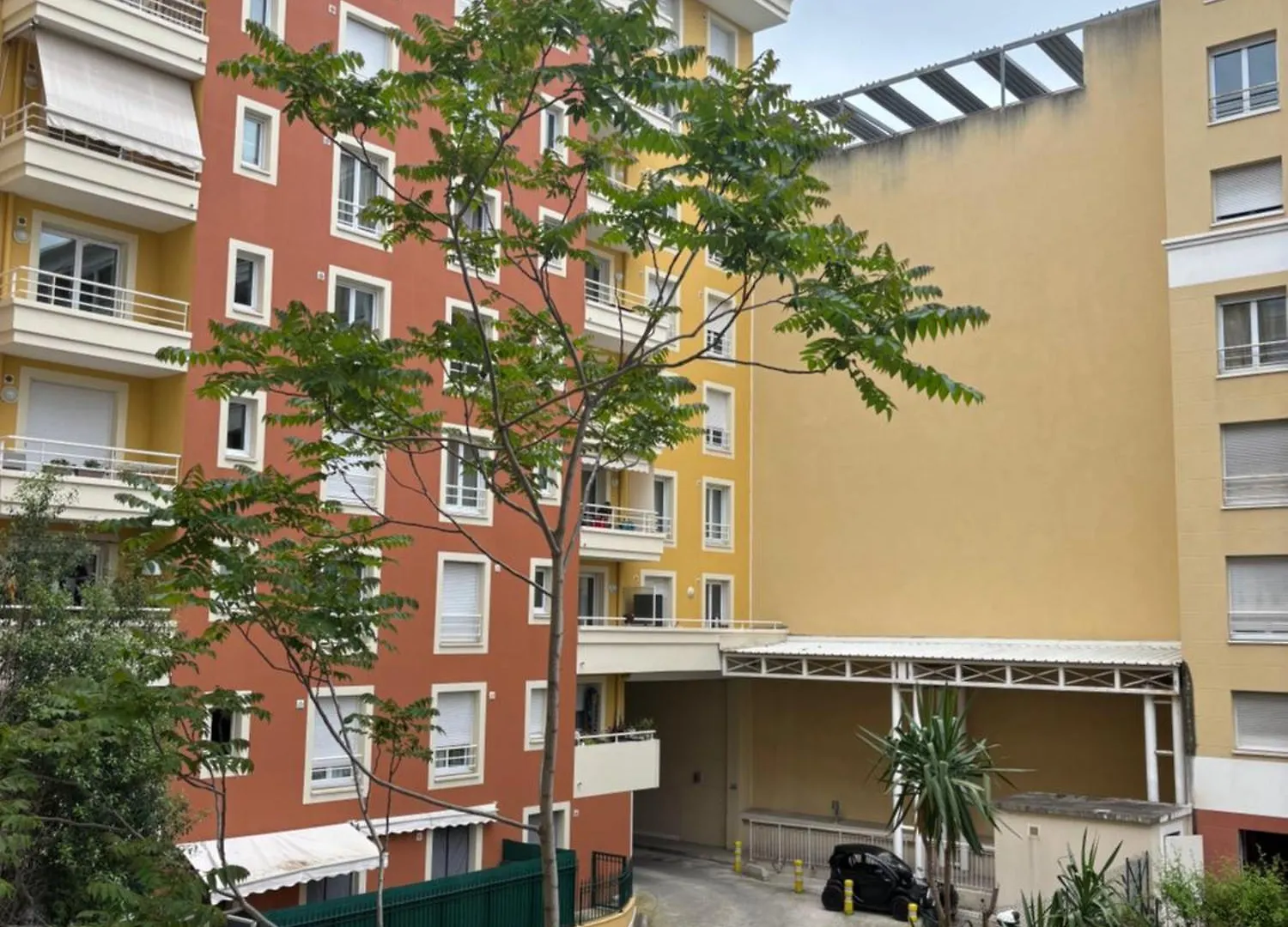 Studio Calif, Face Tram Proche Mer Niza Apartamento
