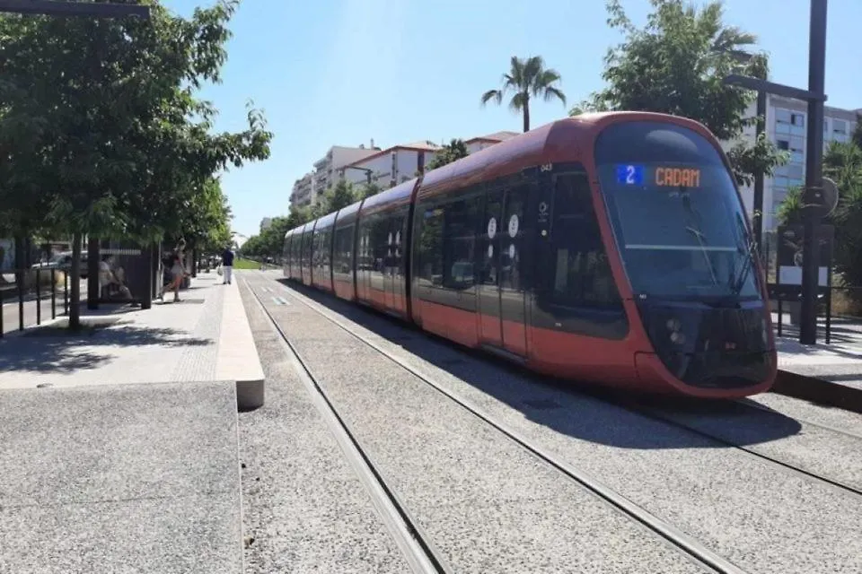 Studio Calif, Face Tram Proche Mer 니스